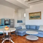 Andrea's Tinos House 펜션 *